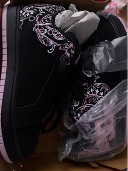 DC Sneakers