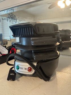Electric Waffle Maker with Preheat Indicator