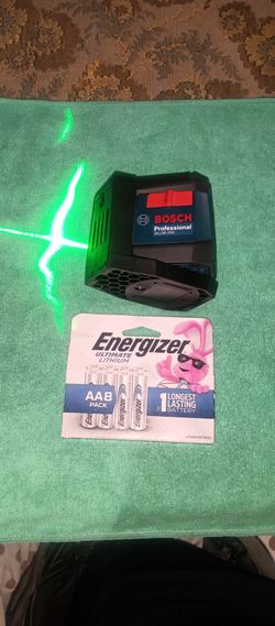 BOSCH GLL50-20G GREEN - BEAM self-leveling cross -line laser level and Lithium batteries