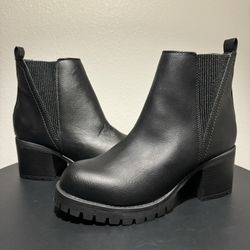*BRAND NEW* MIA Black Platform Boots Sz 6.5
