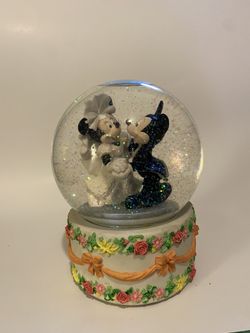 Disney Store Mickey & Minnie Mouse Wedding Dance on Cake Musical Snow Globe