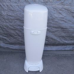 BABY DIAPER DISPOSAL GENIE WITH BAGS OR CAN USE FOR YOUR PET