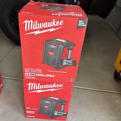 M18 Lithium-lon Cordless Jobsite Radio/Charger