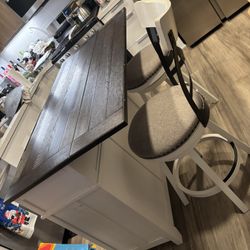 Kitchen Island With Stools 