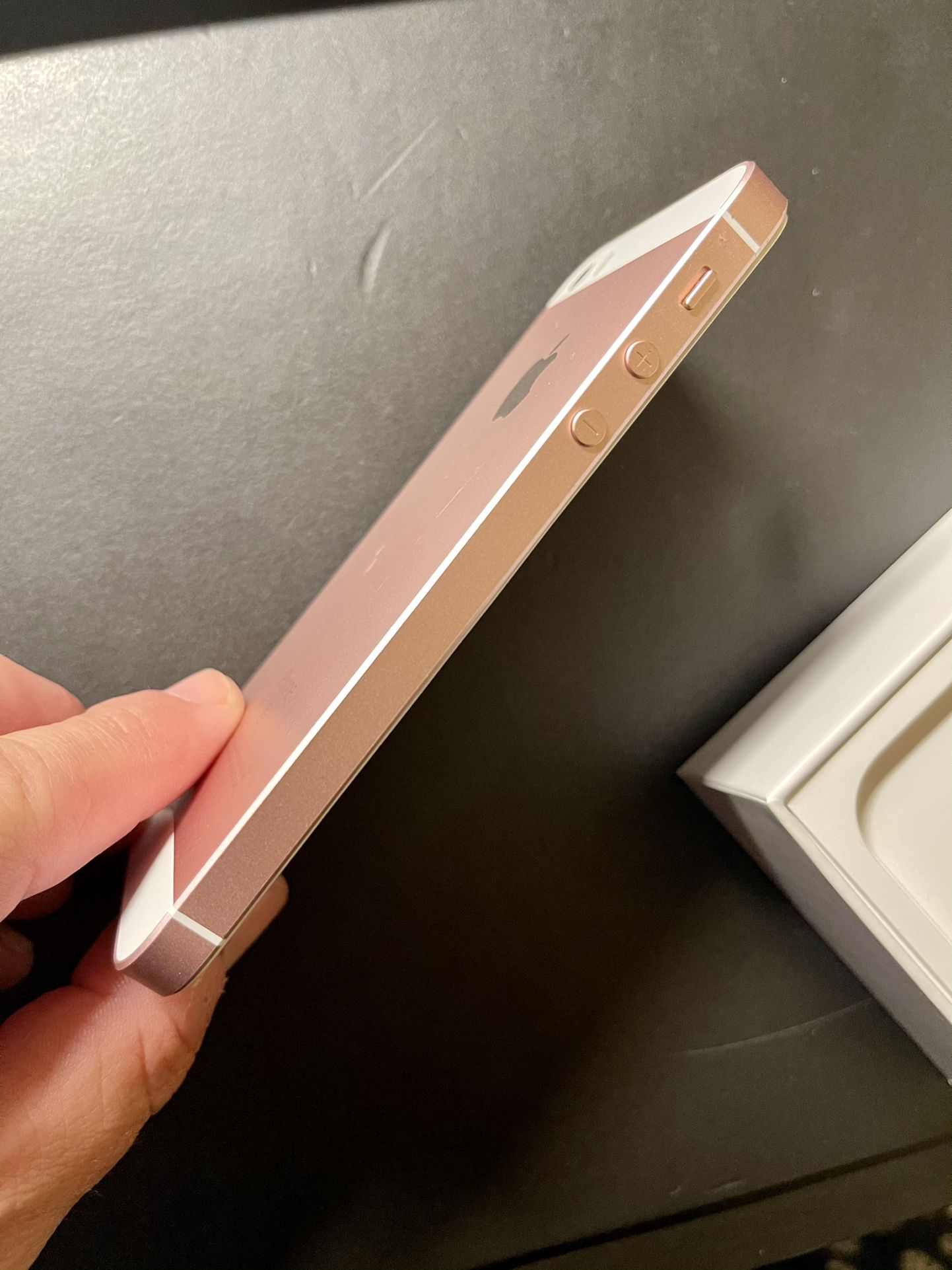 iPhone SE - 64 GB Unlocked for Sale in Fremont, CA - OfferUp
