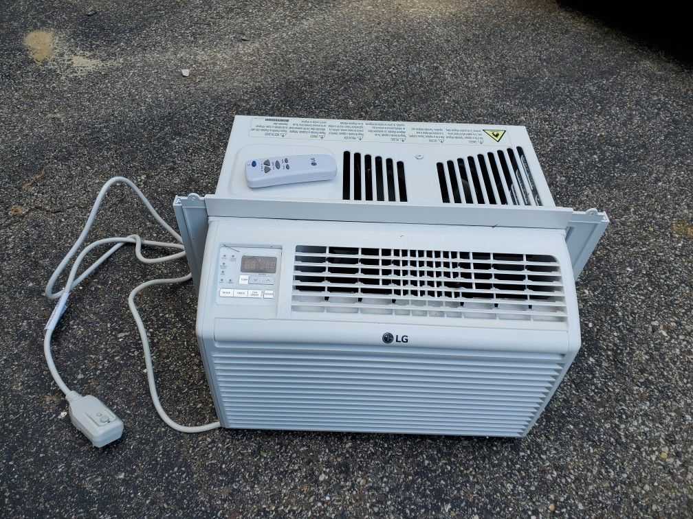 LG WINDOW AC UNIT WITH REMOTE