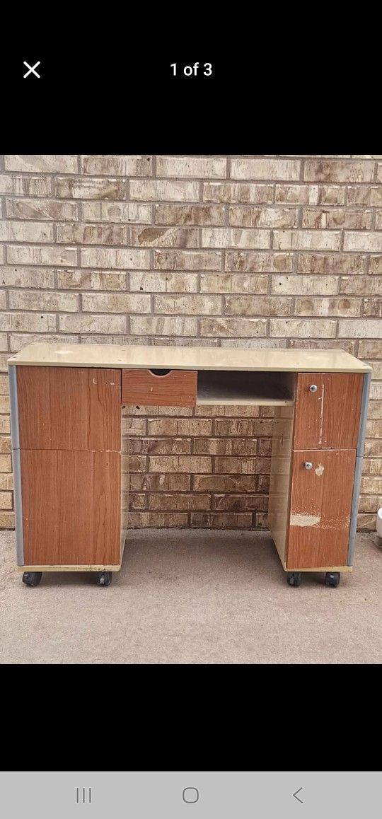 Nail Desk