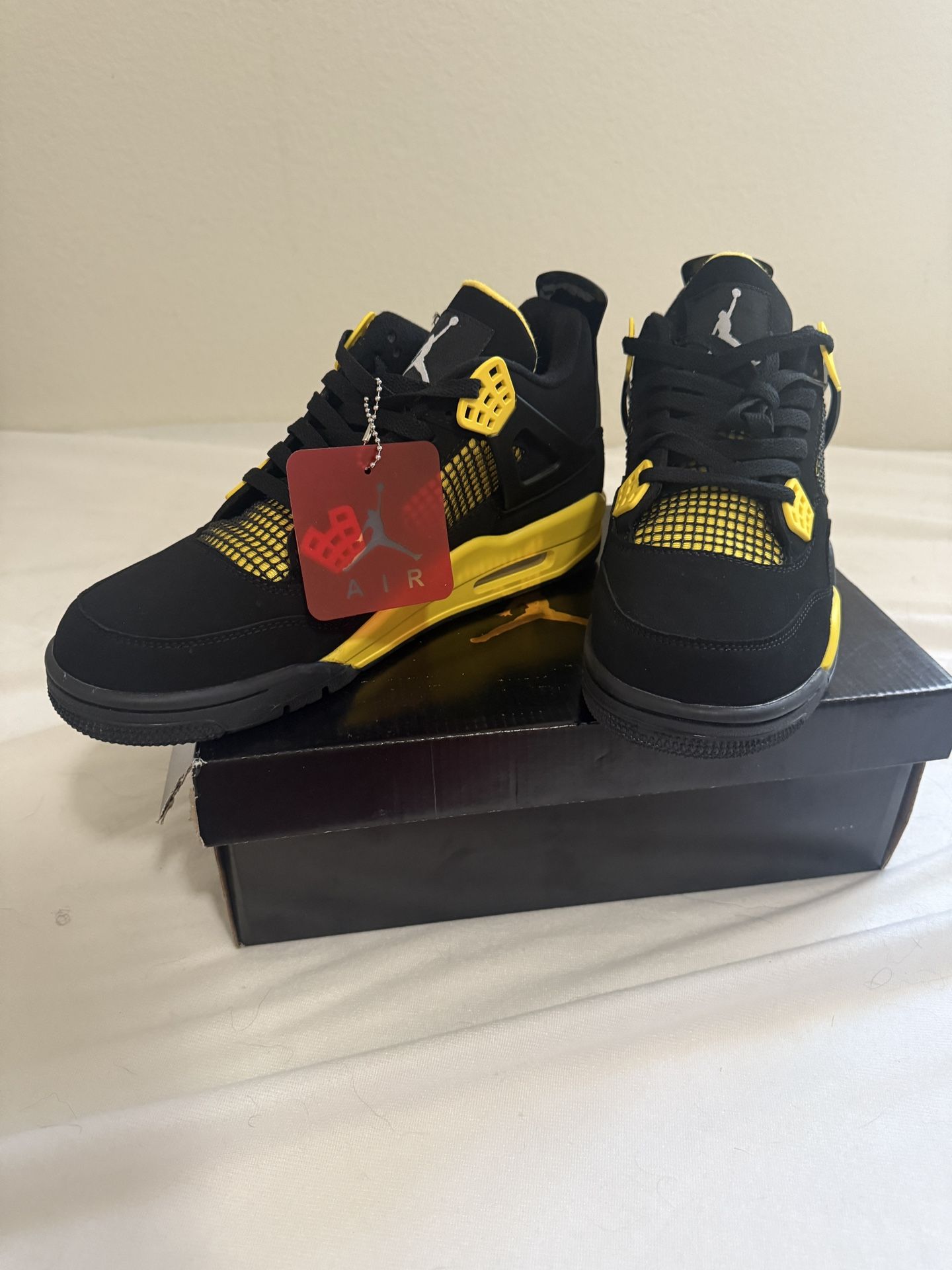 New In Box Nike Air Jordan 4 Retro Thunder Size 10