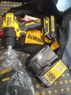 Dewalt drill with two batteries brand new