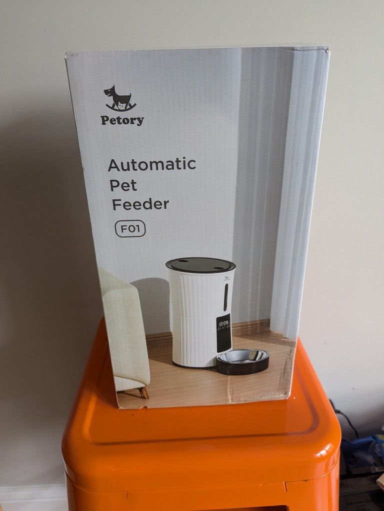 In Box Never Used Automatic Pet Feeder
