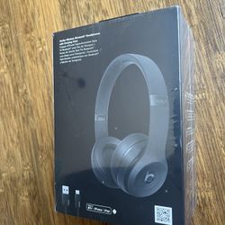 Brand new BEATS SOLO 3 (Black)
