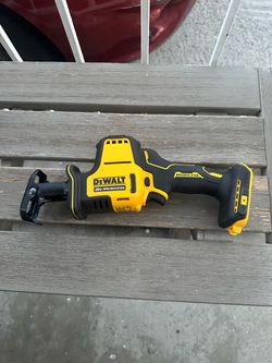 New 20v Dewalt atomic brushless saw only