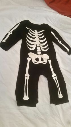 Skeleton one piece old Navy size 3-6 month