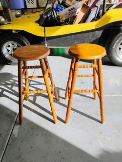2 Bars Stools