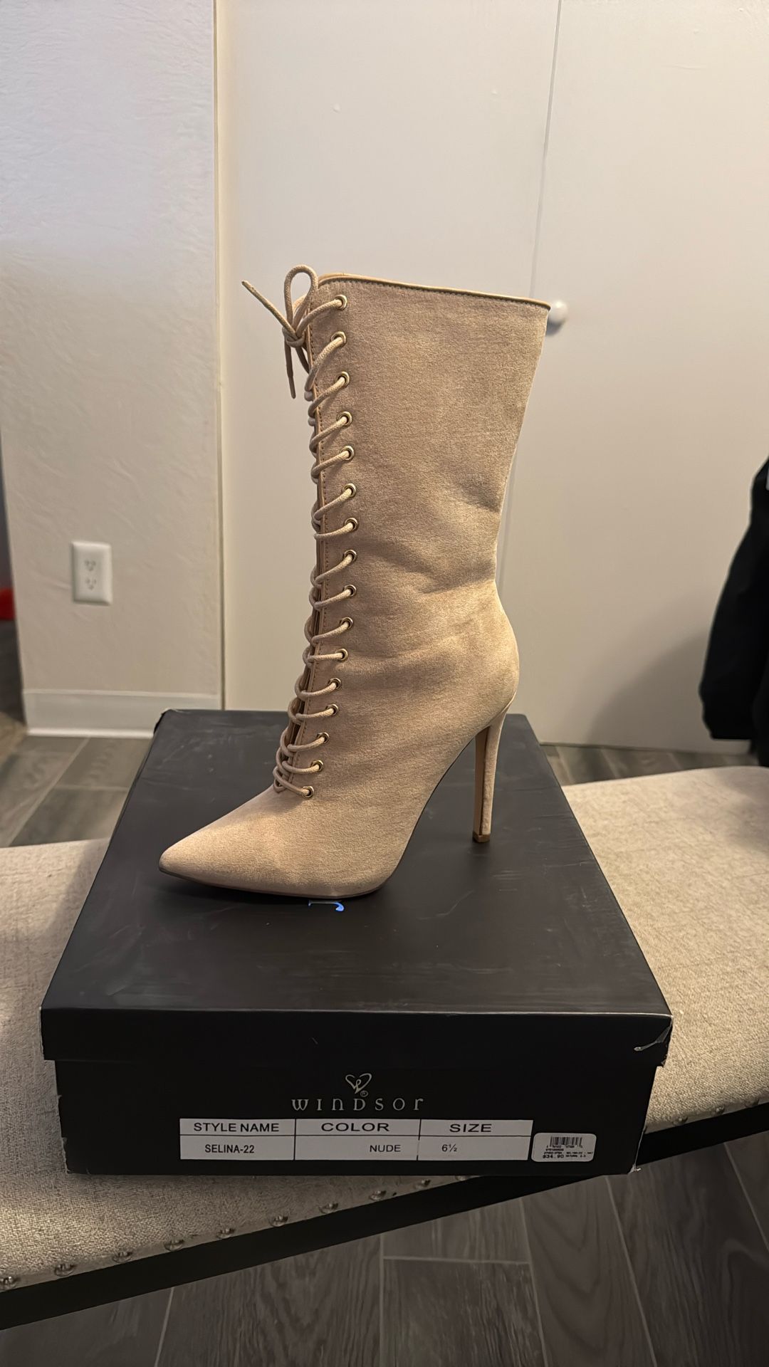 Woman Size 6 1/2 Boots