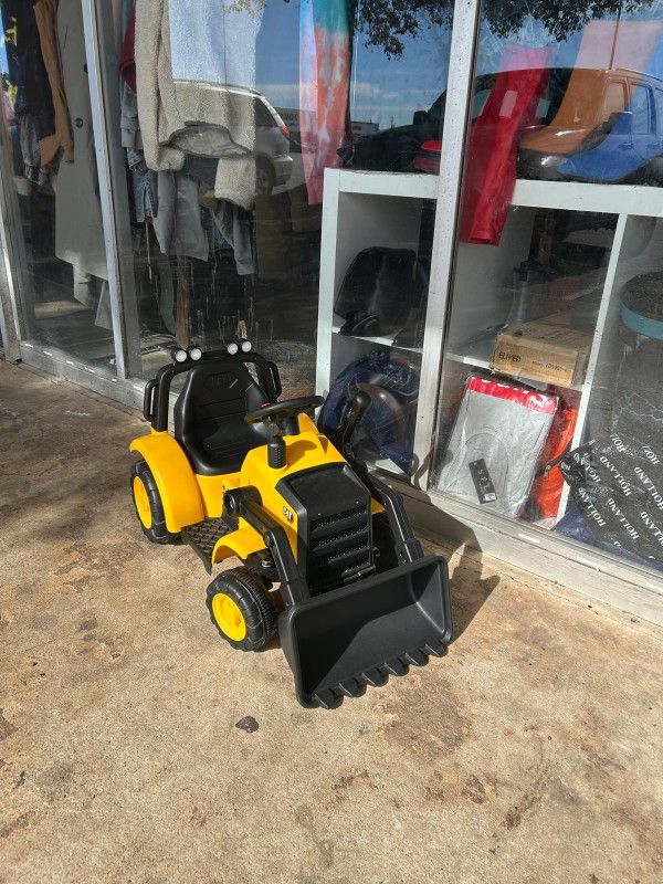Kid Trax CAT Frontloader 6V Ride-On Toy