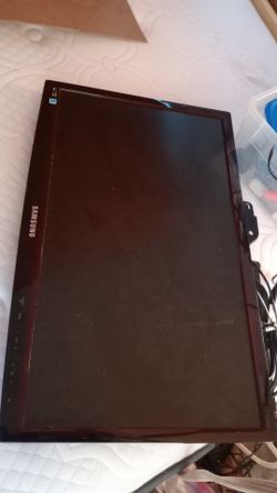 Samsung Syncmaster 22" Monitor Hdtv With Touch Buttons Tv Remote And  With Wall Mount