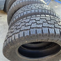 4.  PCS OF TIRES.    PIRELLI SCORPION 🦂.    ALL TERRAIN.    SIZE 275/60/20