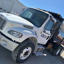 FREIGHTLNR 10yd Dump Truck CDL