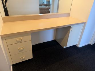 Makeup vanity