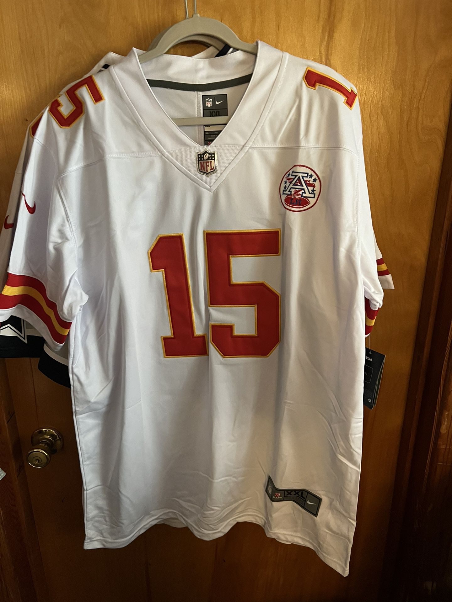 Mens Nike Patrick Mahomes KC Chiefs NFL Football Jersey Mens Size 2XL for  Sale in Garden City, KS - OfferUp
