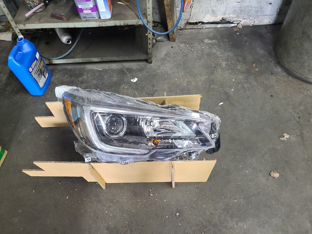 2018- 2019 SUBARU Outback Headlight Assembly Right Side