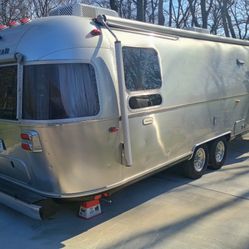 2023 Airstream Globetrotter 30RB