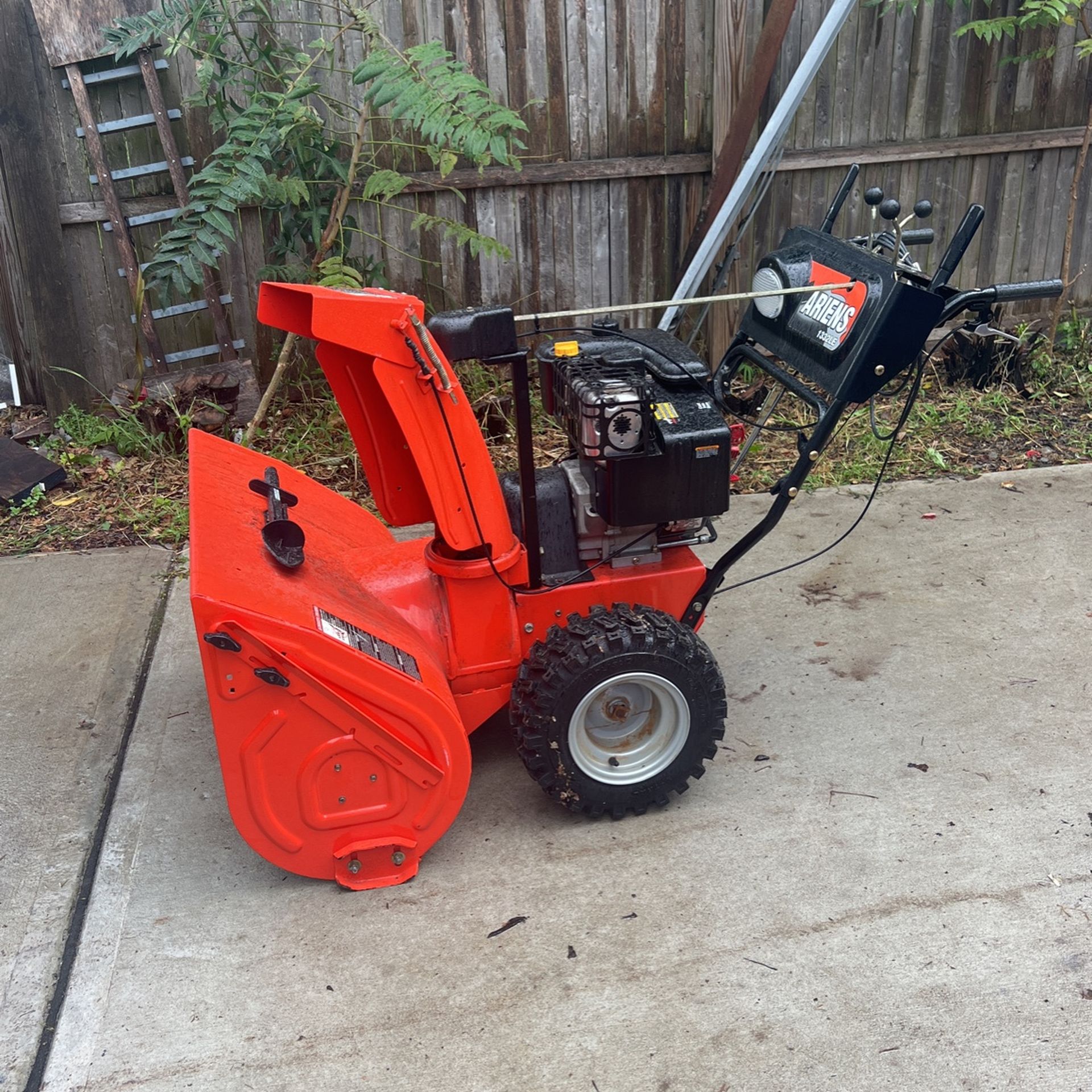 Ariens 1332LE Snow Blower