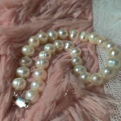 White Pearl's Bracelet