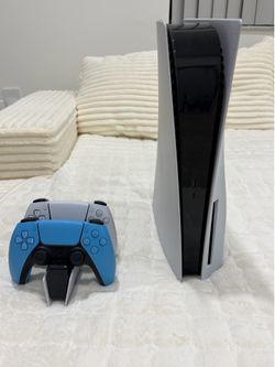 PS5 Slim Disc 1 TB + PlayStation Portal + PS4 Slim 1TB + 4 Controllers + 12 Games