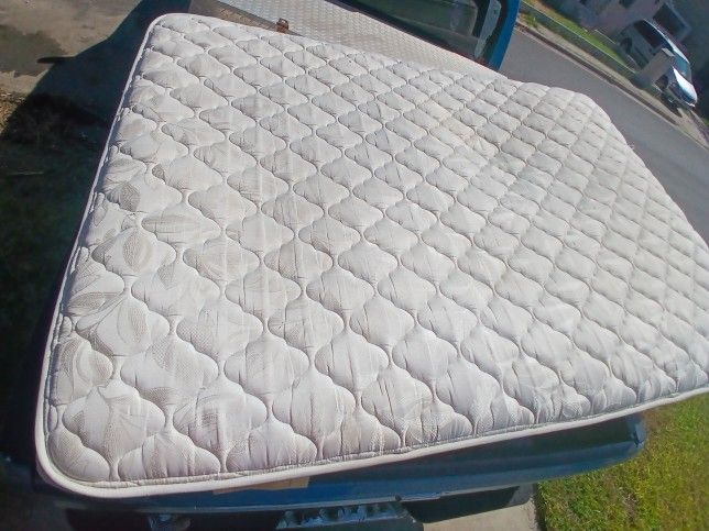 FULL SIZE MATTRESS WITH BOX SPRING 