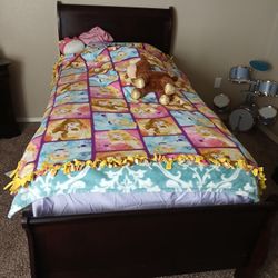 Twin Size Bed (Head/foot board, Pillow top Mattress, and Box Spring)
