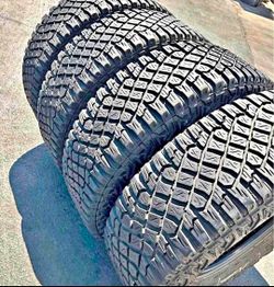 315 70 17 Goodyear tires Con 80% de Vida Las 4