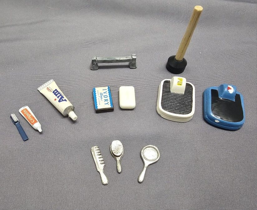Vintage Dollhouse Miniatures Bathroom Acessories Set
