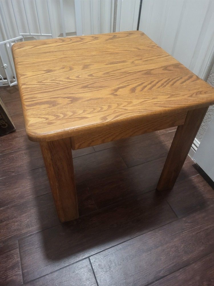 Solid Oak End Table ~19"H X 21"Wx21"L