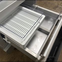 On The counter.... Commercial Ice Maker