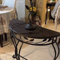 Accent Table With Lamp 