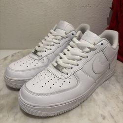 🔥 Nike Air Force 1 Low “Triple White” – Size 10.5 Used 🔥
