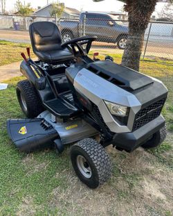 Murray MT100 42 in. 13.5 HP 500cc E1350 Series Briggs and Stratton Engine 6-Speed Manual Gas Riding Lawn Tractor Mower