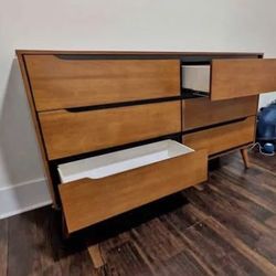 New 58’ Mcm dresser / free delivery