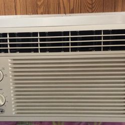 Hampton bay air conditioner (read description)
