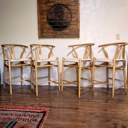  PIA WISHBONE COUNTER STOOL
