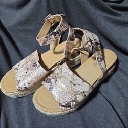  NEW WOMENS SANDALS SZ  8