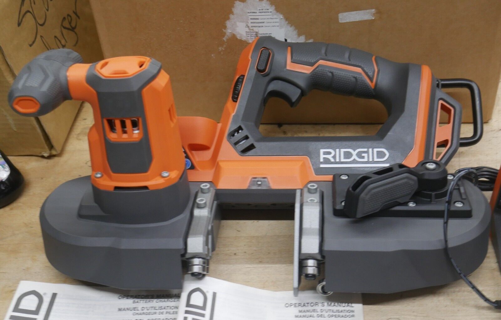 RIDGID Compact Band Saw R8604 Kit 18V Cordless Keyless Blade 4AH  Battery Charger R86093 NEW NO BOX .  