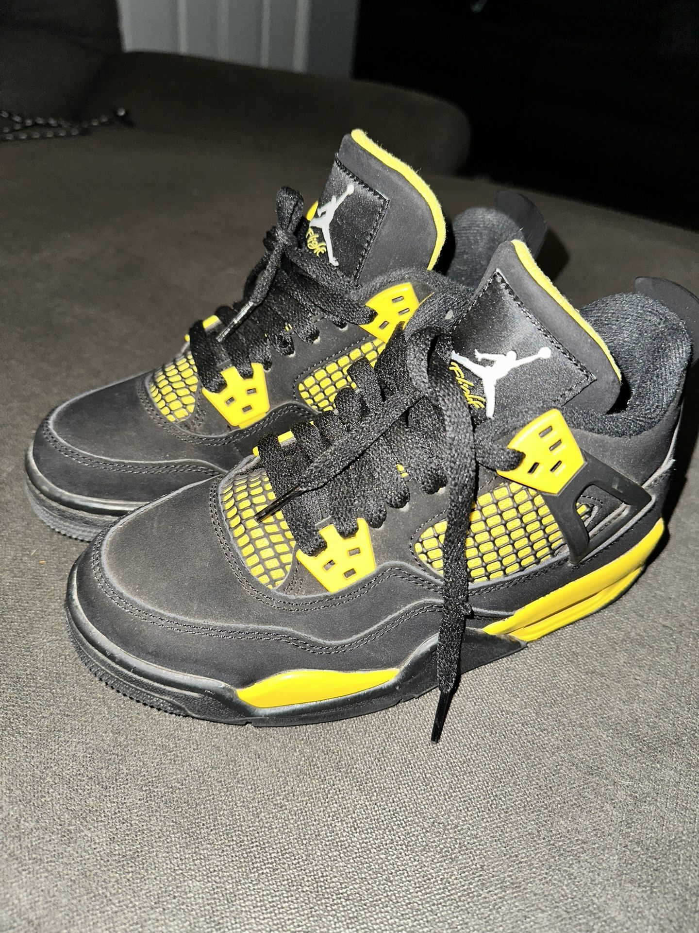 Air Jordan 4 Retro “thunder”