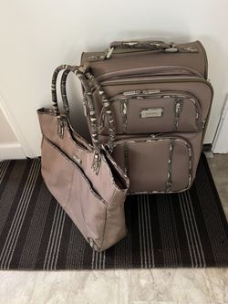 Ellen Tracey 20”Suitcase with Matching Tote - Excellent Condition 