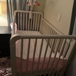 Baby Crib With Mattress 