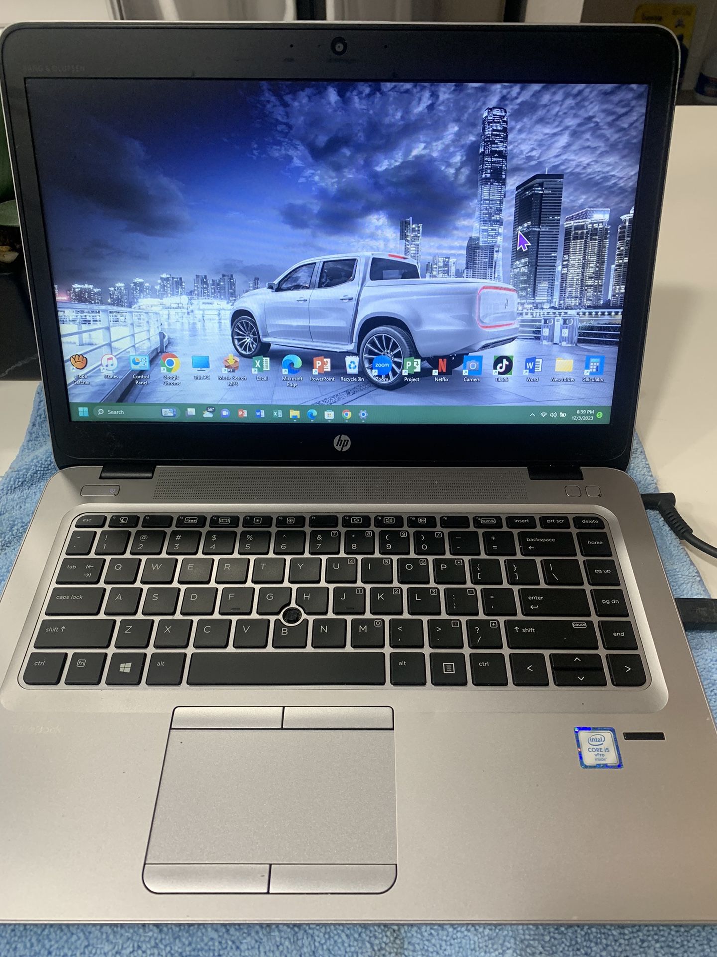 i5…i5…HP -ELITEBOOK 7 GENERATION PHOTOSHOP and MICROSOFT build On 07/28/2022….128.0 GB SSD ( Capacity ) ..8.0 GB RAM . READY FOR CLASSES