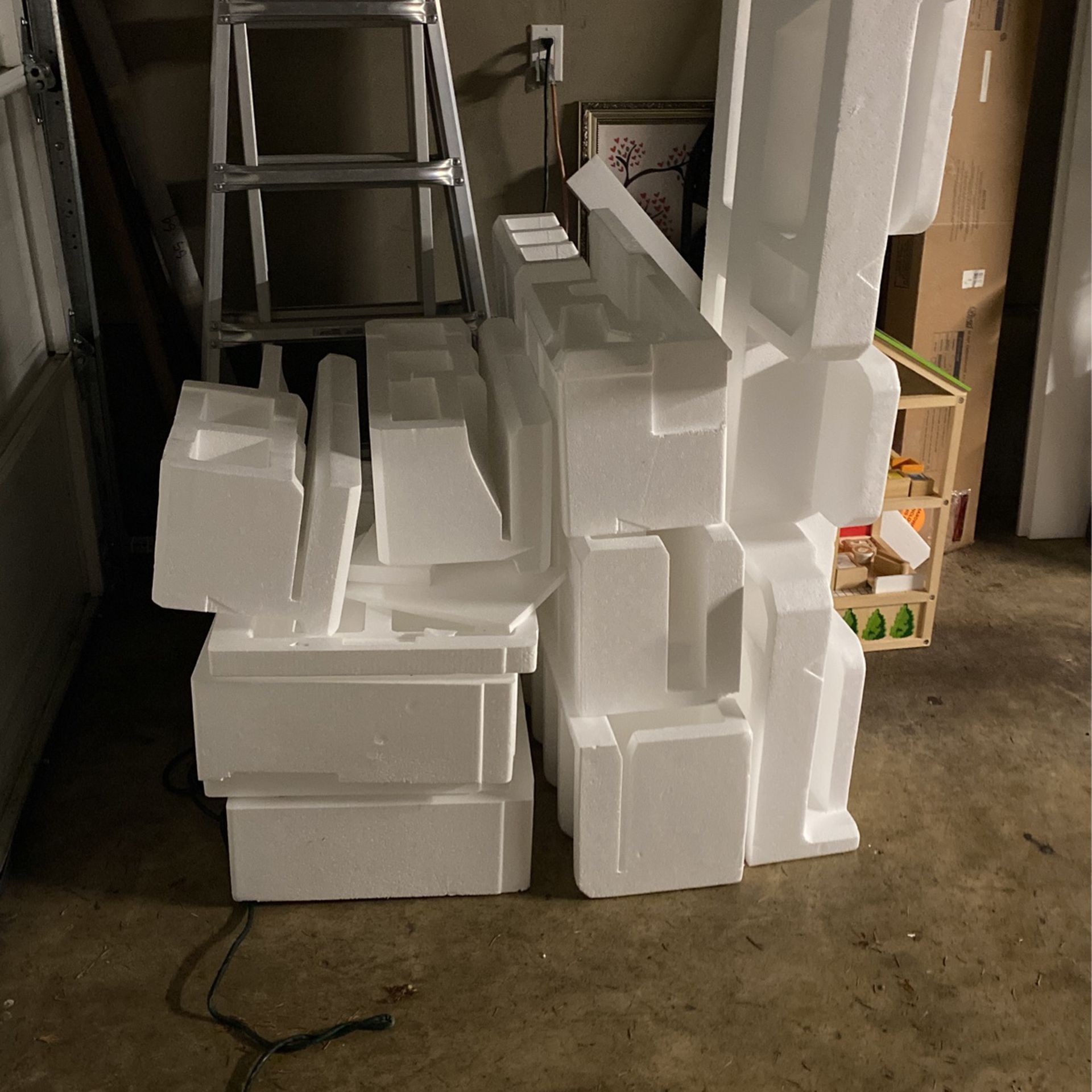 Free! Styrofoam For Packing/moving/crafts