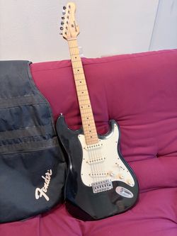 Behringer Stratocaster Electric Guitar (Black) + Fender Gig Bag